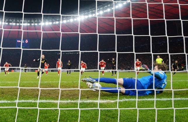 Football, Men, Season 2023 2024, UEFA Champions League Group C, Matchday 6 , 1 FC Union Berlin Real Madrid, Goalkeeper Frederik Rönnow 1 FC Union Berlin saves Luka Modrics handball penalty Real Madrid , 12 12 2023, Copyright: xSebastianxRäppold MatthiasxKochx