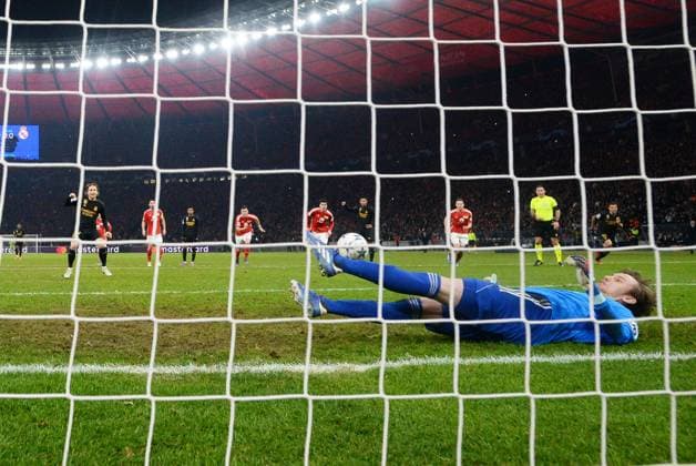 Football, Men, Season 2023 2024, UEFA Champions League Group C, Matchday 6 , 1 FC Union Berlin Real Madrid, Goalkeeper Frederik Rönnow 1 FC Union Berlin saves Luka Modrics handball penalty Real Madrid , 12 12 2023, Copyright: xSebastianxRäppold MatthiasxKochx