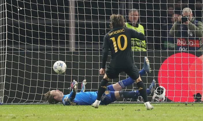 Goalkeeper Frederik Rönnow saves penalty kick against Luka Modric duel Match scene Action Sport Football Soccer UEFA Champions League UCL Men 6 Matchday Season 2023 2024 12 12 2023 1 FC Union Berlin FCU vs Real Madrid Olympiastadion DFL regulations prohibit any use of photographs as image sequences and or quasi video