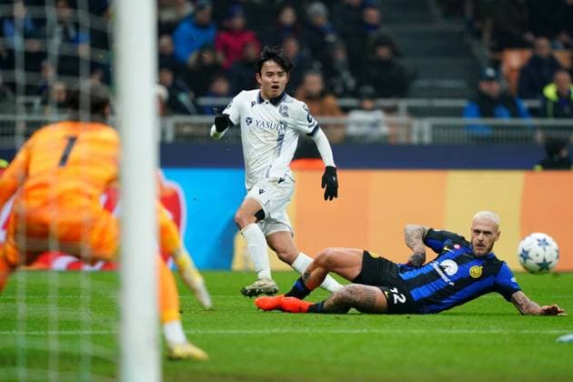 Foto Spada LaPresse 12 Dicembre 2023 - Milano , Italia - calcio - Inter vs Real Sociedad - Champions League 2023 2024 - Stadio San Siro. Nella foto: Federico Dimarco (FC Inter); takefusa kubo ( real ) December 12 , 2023 Milan , Italy - sport, calcio - Inter vs Real Sociedad Champions League 2023 2024 - San Siro Stadium . In the pic :Federico Dimarco (FC Inter); takefusa kubo ( real )  Copyright: xSpada LaPressex