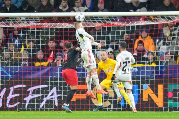SOCCER - UEFA CL, RBS vs Benfica SALZBURG,AUSTRIA,12.DEC.23 - SOCCER - UEFA Champions League, group stage, Red Bull Salzburg vs SL Benfica. Image shows players of both teams.  GEPAxpictures xChristianxMoser