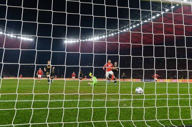 Football, Men, Season 2023 2024, UEFA Champions League Group C, Matchday 6 , 1 FC Union Berlin Real Madrid, v l Kevin Volland 1 FC Union Berlin scores the goal for 1 0 , 12 12 2023, Copyright: xMatthiasxKochx