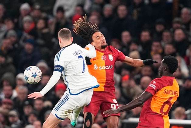 FC Copenhagen s Viktor Claesson and Galatasaray s Sacha Boey during the Champions League match between FC Copenhagen and Galatasaray SK in the sixth round of play in Group A in Parken, Copenhagen, Tuesday, December 12, 2023 Photo Mads Claus Rasmussen Scanpix 2023 , Copenhagen Denmark  Copyright: MadsxClausxRasmussenx COP14438 spdk20231212-211319-L