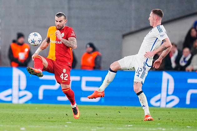 Galatasarays Abdulkerim Bardakci against FC Koebenhavns Lukas Lerager during the Champions League match between FC Koebenhavn Galatasaray SK in Parken on Tuesday, December 12, 2023 , Copenhagen Denmark  Copyright: LiselottexSabroex COP14438 spdk20231212-213042-L