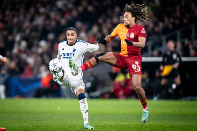 Galatasaray s Sacha Boey and FC Copenhagen s Elias Achouri during the Champions League match between FC Copenhagen and Galatasaray SK in the sixth round of play in Group A in Parken, Copenhagen, Tuesday, December 12, 2023 Photo Mads Claus Rasmussen Ritzau Scanpix , Denmark  Copyright: RitzauxScanpix MadsxClausxRasmussenx COP14438 spdk20231212-220113-L