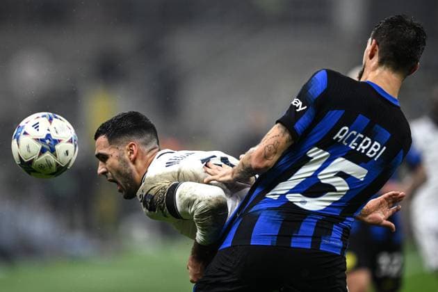 Mg Milano 12 12 2023 - Champions League Inter-Real Sociedad foto Matteo Gribaudi Image nella foto: Mikel Merino-Francesco Acerbi 