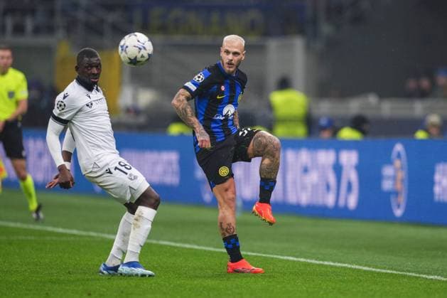 MILAN, ITALY DECEMBER 12 Federico Dimarco of Inter R against Hamari Traore of Real Sociedad L during the UEFA Champions League Group Stage match between FC Internazionale and Real Sociedad at Stadio Giuseppe Meazza on December 12, 2023 in Milan, Italy Copyright: xJustPictures.ch JarixPestelaccix jp-en-EuSpIm-Inter_Sociedad_12Dec2023_JAR_00026