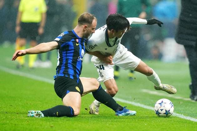 Foto Spada LaPresse 12 Dicembre 2023 - Milano , Italia - calcio - Inter vs Real Sociedad - Champions League 2023 2024 - Stadio San Siro. Nella foto: takefusa kubo (real ) Carlos Augusto (FC Inter); December 12 , 2023 Milan , Italy - sport, calcio - Inter vs Real Sociedad Champions League 2023 2024 - San Siro Stadium . In the pic : takefusa kubo (real ) Carlos Augusto (FC Inter);  Copyright: xSpada LaPressex