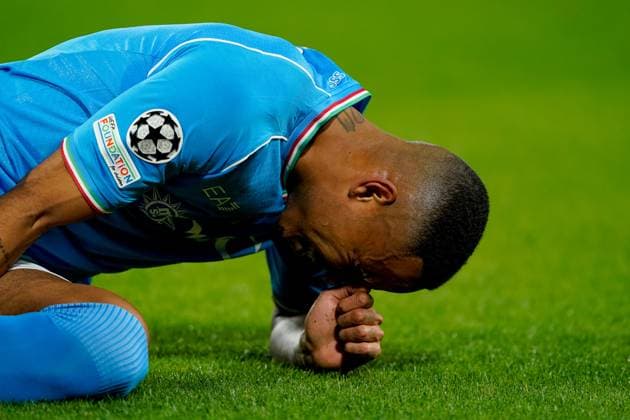 Natan of SSC Napoli lies down injured during the Uefa Champions League match between SSC Napoli and SC Braga at Stadio Diego Armando Maradona Naples Italy on 12 December 2023. Naples Stadio Diego Armando Maradona Naples Italy Copyright: xPhotoxSportxPicsx SP24-783-016