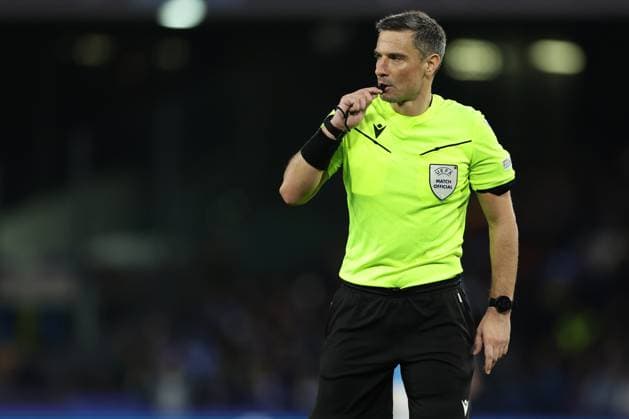 Slovenian referee Slavko Vincic gesticulate during the Uefa champions league match between SSC Napoli vs Braga at the Diego Armando Maradona Stadium in Naples, southern Italy, on December 12, 2023.  Copyright: xAntonioxBalasco IPAxSportx xipa-x xx IPA_42177620 IPA_Agency_IPA42177620