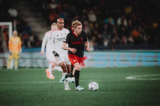 UEFA Champions League Group D: FC Salzburg - SL Benfica Lisbon SALZBURG, AUSTRIA - DECEMBER 12: Mads Bidstrup of FC Salzburg in action during the UEFA Champions League Group D match FC Salzburg vs. SL Benfica Lisbon on December 12, 2023 in Salzburg, Austria. Copyright: xAndreasxSchaadx-xFCxRedxBullxSalzburgx _KU21943LR