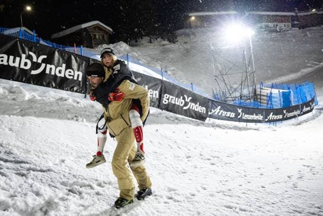 Sport Themen der Woche KW50 Sport Bilder des Tages FREE STYLE - FIS SX WC Arosa AROSA,SWITZERLAND,12.DEC.23 - FREESTYLE SKIING - FIS World Cup, Ski Cross, ladies. Image shows Christina Foedermayr (AUT) and coach.  GEPAxpictures xMaticxKlansek