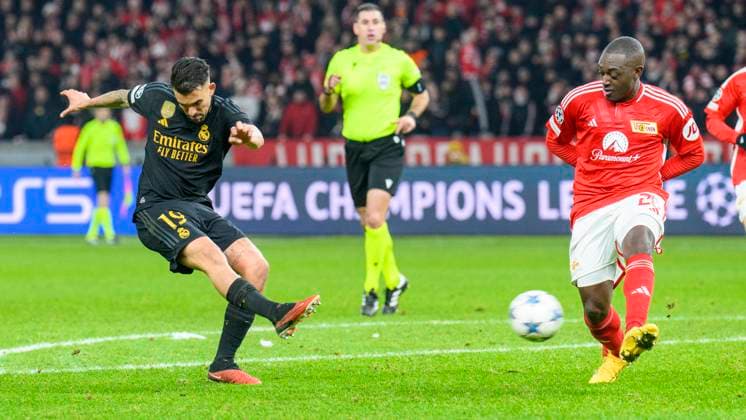 v l Dani Ceballos Real Madrid, 19 , scores goal for 2 3, Jerome Roussillon 1 FC Union Berlin, 26 , GER, 1 FC Union Berlin vs Real Madrid, UEFA Champions League, 6 group match, 2023 2024 season, 12 12 2023, DFL REGULATIONS PROHIBIT ANY USE OF PHOTOGRAPHS AS IMAGE SEQUENCES AND OR QUASI VIDEO, GER, Berlin, 1 FC Union Berlin vs 1 FC Union Berlin vs Real Madrid, UEFA Champions League, 6 group match, 2023 2024 season, 12 12 2023, xukhx, Copyright: xUwexKoch Eibner-Pressefotox EP_UKH