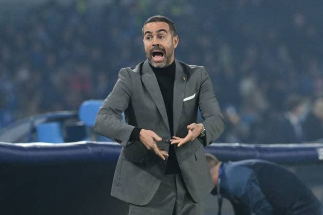 Artur Jorge head coach of SC Braga gesticulates during the Uefa Champions League between SSC Napoli vs SC Braga at Diego Armando Maradona Stadium  Copyright: xAgostinoxGemito IPAxSportx xipa-x xx IPA_42178042 IPA_Agency_IPA42178042