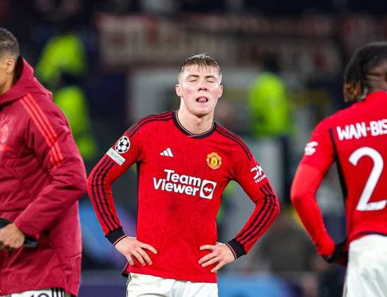 Manchester United, ManU v Bayern Munich Champions League 12 12 2023. Manchester United players looks dejected at full time during the Champions League match between Manchester United and Bayern Munich at Old Trafford, Manchester, England on 12 December 2023. Editorial use only , Copyright: xNigelxKeenex PSI-18580-0070