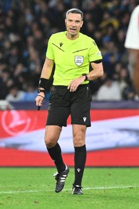 Slavko Vincic the referee during the Uefa Champions League between SSC Napoli vs SC Braga at Diego Armando Maradona Stadium  Copyright: xAgostinoxGemito IPAxSportx xipa-x xx IPA_42178326 IPA_Agency_IPA42178326
