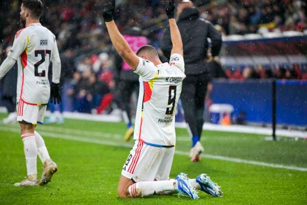 SOCCER - UEFA CL, RBS vs Benfica SALZBURG,AUSTRIA,12.DEC.23 - SOCCER - UEFA Champions League, group stage, Red Bull Salzburg vs SL Benfica. Image shows the rejoicing of Arthur Cabral (Benfica).  GEPAxpictures xChristianxMoser