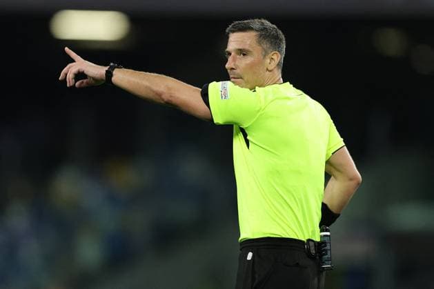 UEFA Champions League football match - SSC Napoli vs SC Braga Slovenian referee Slavko Vincic gesticulate during the Uefa champions league match between SSC Napoli vs Braga at the Diego Armando Maradona Stadium in Naples, southern Italy, on December 12, 2023. Naples Italy  Copyright: xIPAxSport ABACAx