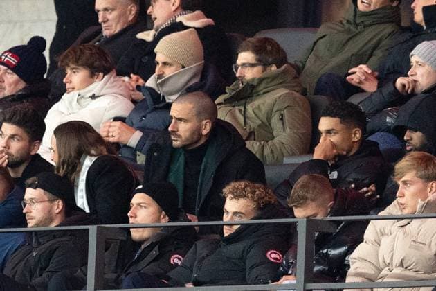 Football, Men, Season 2023 2024, UEFA Champions League Group C, Matchday 6 , 1 FC Union Berlin Real Madrid, v l Leonardo Bonucci 1 FC Union Berlin , Danilho Doekhi 1 FC Union Berlin in the stands, 12 12 2023, Copyright: xSebastianxRäppold MatthiasxKochx