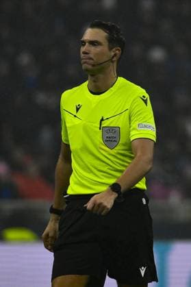 Fußball, CL, Inter Mailand - Real Sociedad San Sebastian Referee Sandro Scharer (SUI) during the 6th day of the UEFA Champions League Group D between F.C. Internazionale Milano vs Real Sociedad De Futbol on 12 December 2023 at the San Siro Stadium in Milan, Italy.  Copyright: xDomenicoxCippitelli IPAxSportx x xx IPA_42180399 IPA_Agency_IPA42180399