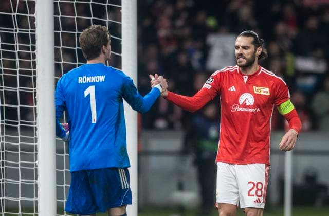 12 12 2023, Football, UEFA, Men, Champions League, Group C, Matchday 6, 1 FC Union Berlin Real Madrid 2 3 Frederick Rönnow 1 FC Union Berlin, left and Christopher Trimmel 1 FC Union Berlin, right clap after the match Berlin Olympiastadion Berlin Germany