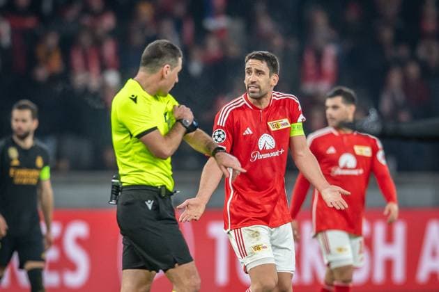 UEFA Champions League 1 FC Union Berlin vs Real Madrid Berlin, 12 12 2023 Rani Khedira 1 FC Union Berlin, 8 speak with referee Rade Obrenovic UEFA Champions League 1 FC Union Berlin vs Real Madrid, Olympiastadion, Berlin, 12 12 2023 Copyright: xBEAUTIFULxSPORTS LucianoxLimax
