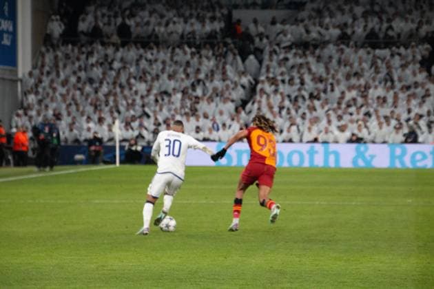 Elias Achouri of F.C. Copenhagen (L) and Sacha Boey of Galatasaray (R) during Champions League match between F.C. Copenhagen and Galatasaray A.S. at Parken on December 12, 2023 in Copenhagen, Denmark Copenhagen Parken Stadium Denmark Copyright: xKristianxTuxenxLadegaardxBergx IMG_9422