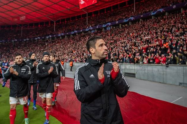 UEFA Champions League 1 FC Union Berlin vs Real Madrid Berlin, 12 12 2023 Rani Khedira 1 FC Union Berlin, 8 greets the fans after the match UEFA Champions League 1 FC Union Berlin vs Real Madrid, Olympiastadion, Berlin, 12 12 2023 Copyright: xBEAUTIFULxSPORTS LucianoxLimax