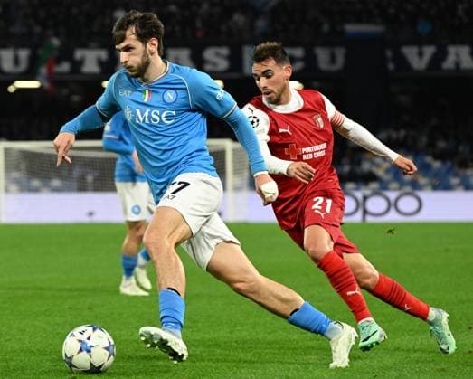 (231213) -- NAPLES, Dec. 13, 2023 -- Napoli s Khvicha Kvaratskhelia (L) vies with Braga s Ricardo Horta during the UEFA Champions League Group C match between Napoli and Braga in Naples, Italy, Dec. 12, 2023. (Photo by Xinhua) (SP)ITALY-NAPLES-FOOTBALL-UEFA CHAMPIONS LEAGUE-NAPOLI VS BRAGA AlbertoxLingria 