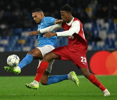 (231213) -- NAPLES, Dec. 13, 2023 -- Napoli s Juan Jesus (L) vies with Braga s Simon Banza during the UEFA Champions League Group C match between Napoli and Braga in Naples, Italy, Dec. 12, 2023. (Photo by Xinhua) (SP)ITALY-NAPLES-FOOTBALL-UEFA CHAMPIONS LEAGUE-NAPOLI VS BRAGA AlbertoxLingria 