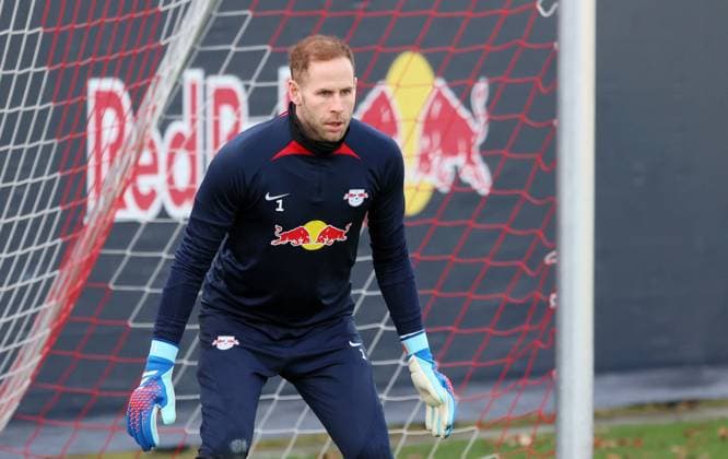 RB Leipzig training Champions League Leipzig, 12 12 2023, RB training center, UEFA Champions League , RB Leipzig final training on the day before RBL v Young Boys Bern , In the picture goalkeeper Peter Gulacsi 1, RB Leipzig , Picture Point
