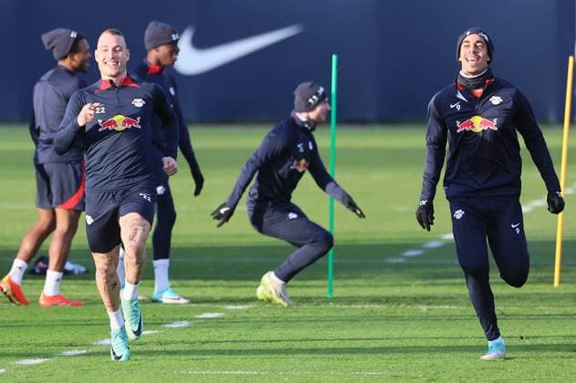 RB Leipzig training Champions League Leipzig, 12 12 2023, RB training center, UEFA Champions League , RB Leipzig final training on the eve of RBL v Young Boys Bern , In the picture David Raum li , 22, RB Leipzig and Emil Forsberg 10, RB Leipzig , Picture Point