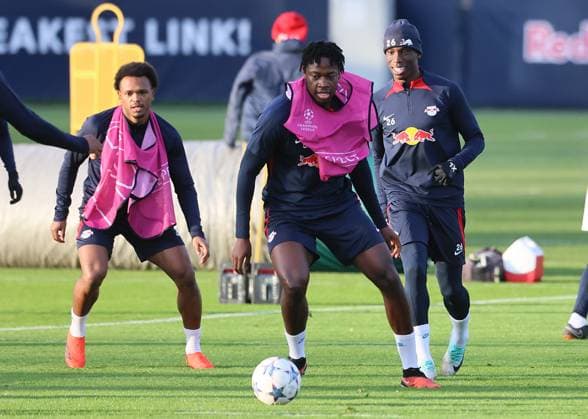 RB Leipzig training Champions League Leipzig, 12 12 2023, RB training center, UEFA Champions League , RB Leipzig final training on the eve of RBL v Young Boys Bern , In the picture from l Lois Openda 17, RB Leipzig , El Chadaille Bitshiabu 5, RB Leipzig and Ilaix Moriba 26, RB Leipzig , Picture Point