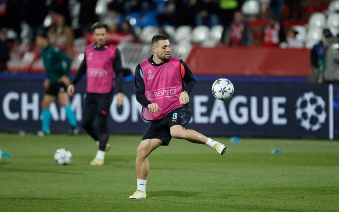 Mateo Kovacic of Manchester City during warm up Crvena zvezda v Manchester City, UEFA Champions League, Group G, Football, Rajko Mitic Stadium, Belgrade, Serbia - 13 Dec 2023 EDITORIAL USE ONLY No use with unauthorised audio, video, data, fixture lists, club league logos or live services. Online in-match use limited to 120 images, no video emulation. No use in betting, games or single club league player publications. Copyright: xNikolaxKrstic Shutterstockx 14254230f