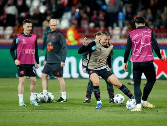 Kalvin Phillips of Manchester City Micah Hamlton Crvena zvezda v Manchester City, UEFA Champions League, Group G, Football, Rajko Mitic Stadium, Belgrade, Serbia - 13 Dec 2023 EDITORIAL USE ONLY No use with unauthorised audio, video, data, fixture lists, club league logos or live services. Online in-match use limited to 120 images, no video emulation. No use in betting, games or single club league player publications. Copyright: xNikolaxKrstic Shutterstockx 14254230o