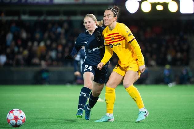 231213 Hanna Andersson of FC Rosengard and Lucy Bronze of Barcelona during the UEFA Women s Champions League football match between FC Rosengard and Barcelona on December 13, 2023 in Malmö Photo Christian Örnberg BILDBYRAN COP 166 CO0357 fotboll football soccer fotball champions league fc rosengard barcelona dam bbeng  Copyright: CHRISTIANxÖRNBERG BB231213CO005