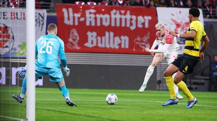 RB Leipzig Young Boys Bern Champions League Leipzig, 13 12 2023, Red Bull Arena, Football , UEFA Champions League, Group G , Matchday 6, RB Leipzig vs Young Boys Bern , In picture goal for RB Leipzig Benjamin Sesko 30, RB Leipzig scores into Bern goal from offside position , Photo for editorial use only , UEFA regulations prohibit any use of photographs as image sequences and or quasi video ,