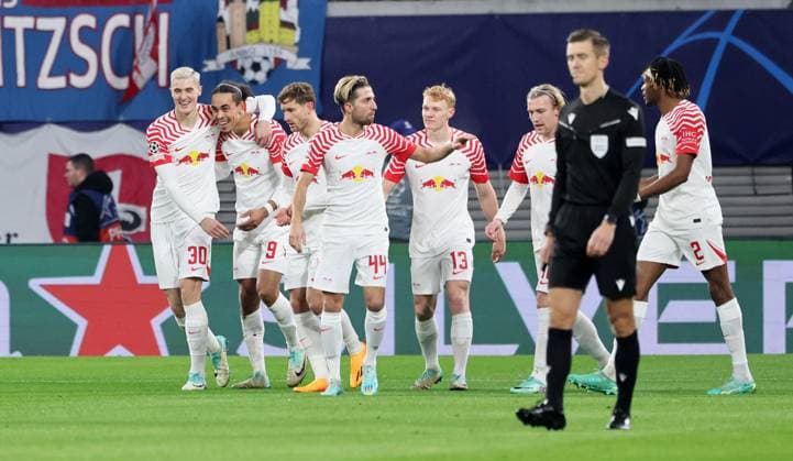 RB Leipzig Young Boys Bern Champions League Leipzig, 13 12 2023, Red Bull Arena, Champions League, Group G, Matchday 6 , RB LEIPZIG vs YOUNG BOYS BERN , Offside goal Leipzig In the picture goal celebration around scorer Benjamin Sesko li , 30, RB Leipzig after the supposed 1 0 , Picture Point