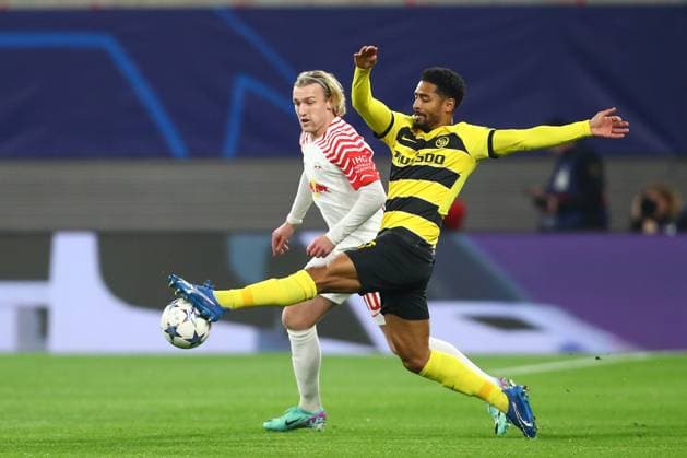 13 12 2023, xtgx, Football UEFA Champions League, RB Leipzig Young Boys Bern emspor, v l Emil Forsberg Leipzig, 10 , Saidy Janko Bern, 17 duel, duel, fight, tackle DFL DFB REGULATIONS PROHIBIT ANY USE OF PHOTOGRAPHS as IMAGE SEQUENCES and or QUASI VIDEO Leipzig