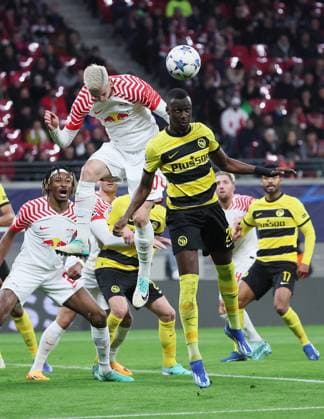 RB Leipzig Young Boys Bern Champions League Leipzig, 13 12 2023, Red Bull Arena, Champions League, Group G, Matchday 6 , RB LEIPZIG vs YOUNG BOYS BERN , Pictured from l Benjamin Sesko 30, RB Leipzig and Cheikh Niasse 20, Bern , Picture Point