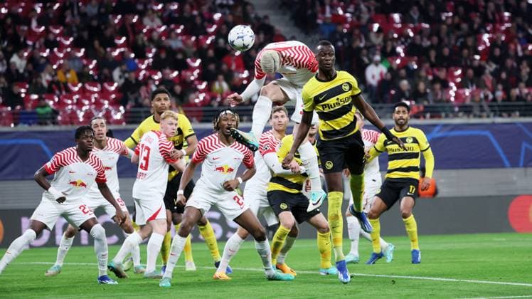 RB Leipzig Young Boys Bern Champions League Leipzig, 13 12 2023, Red Bull Arena, Champions League, Group G, Matchday 6 , RB LEIPZIG vs YOUNG BOYS BERN , Pictured from l Benjamin Sesko 30, RB Leipzig and Cheikh Niasse 20, Bern , Picture Point