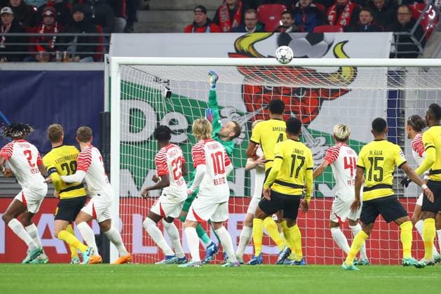 13 12 2023, xtgx, Football UEFA Champions League, RB Leipzig Young Boys Bern emspor, v l Peter Gulasci Leipzig, 1 Parade, haelt den Ball, faengt den Ball, pariert DFL DFB REGULATIONS PROHIBIT ANY USE OF PHOTOGRAPHS as IMAGE SEQUENCES and or QUASI VIDEO Leipzig