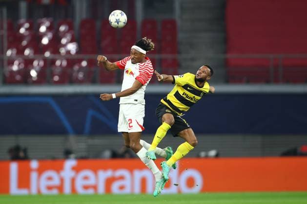 13 12 2023, xtgx, Football UEFA Champions League, RB Leipzig Young Boys Bern emspor, v l Mohamed Simakan Leipzig, 2 , Meschack Elia Bern, 15 duel, duel, fight, tackle DFL DFB REGULATIONS PROHIBIT ANY USE OF PHOTOGRAPHS as IMAGE SEQUENCES and or QUASI VIDEO Leipzig