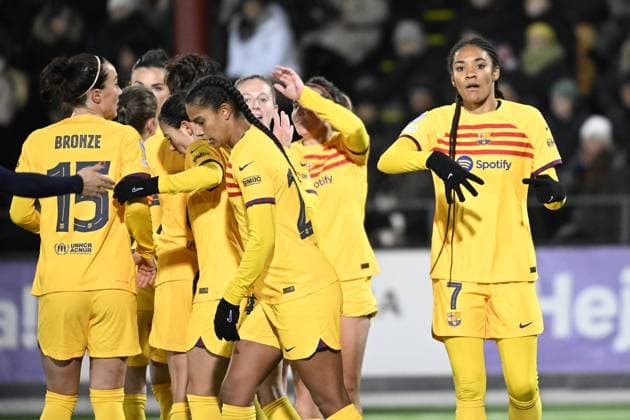 MALMÖ 20231213 Barcelonas Salma Paralluelo 7, right, and teammates celebrate after scoring 2-0 during Wednesdays Womens Champions League Group A soccer match between FC Rosengard and FC Barcelona at Malmö Idrottsplats MALMÖ SVERIGE x50090x  Copyright: xJohanxNilsson TTx CHAMPIONS LEAGUE ROSENGÅRD-BARCELONA