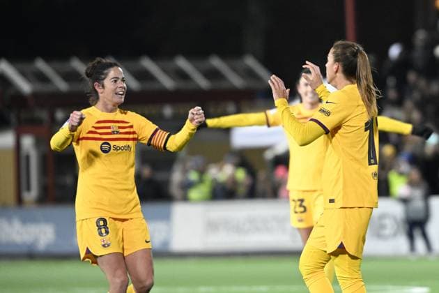 MALMÖ 20231213 Barcelonas Marta Torrejón, Ingrid Syrstad Engen and Patricia Guijarro celebrate after Guijarros goal during Wednesdays womens Champions League group A football match between FC Rosengard and FC Barcelona at Malmö Idrottsplats MALMÖ SVERIGE x50090x  Copyright: xJohanxNilsson TTx CHAMPIONS LEAGUE ROSENGÅRD-BARCELONA