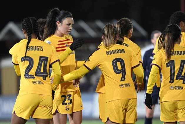 MALMÖ 20231213 Barcelonas Ingrid Syrstad Engen 23 and the rest of the team after the 3-0 loss during Wednesdays Womens Champions League Group A soccer match between FC Rosengard and FC Barcelona at Malmö Idrottsplats MALMÖ SVERIGE x50090x  Copyright: xJohanxNilsson TTx CHAMPIONS LEAGUE ROSENGÅRD-BARCELONA