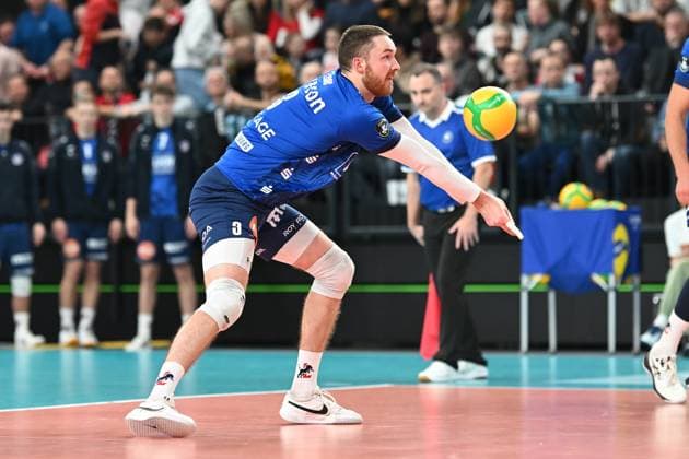 Volleyball I Mens I 2023 2024 I Champions League Volley I 4th Round Leg 3 CLVM 71 I SVG Lüneburg JASTRZEBSKI Wegiel I 13 12 2023 Jesse William Elser 3, SVG Lüneburg safe in the ball reception, free position Lüneburg LKH Arena Niedersachsen Germany Copyright: xLobeca AndreasxHannigx