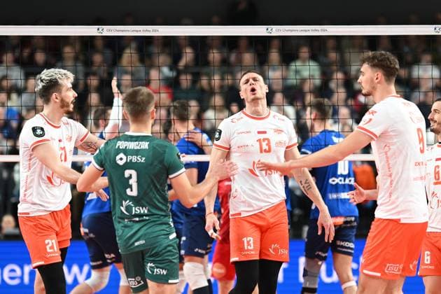 Volleyball I Men I 2023 2024 I Champions League Volley I 4th Round Leg 3 CLVM 71 I SVG Lüneburg JASTRZEBSKI Wegiel I 13 12 2023 Jurij Gladyr 13, JASTRZEBSKI Wegiel cant believe it again a Lüneburger has a hand in between Lüneburg LKH Arena Niedersachsen Germany Copyright: xLobeca AndreasxHannigx