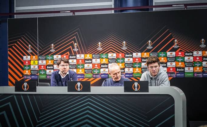 Press conference SC Freiburg at West Ham United Press conference of SC Freiburg with coach Christian Streich and Freiburgs Michael Gregoritsch before the Europa League match against West Ham United at the Olympia Stadium London With press spokesman Sascha Glunk