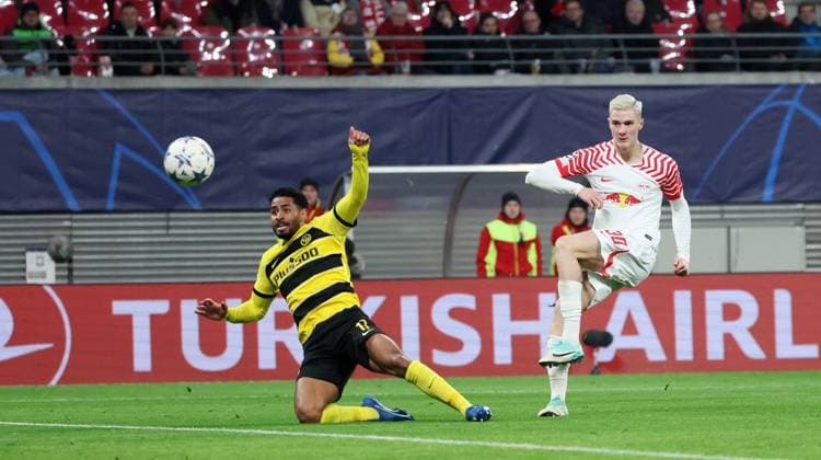 RB Leipzig Young Boys Bern Champions League Leipzig, 13 12 2023, Red Bull Arena, Champions League, Group G, Matchday 6 , RB LEIPZIG vs YOUNG BOYS BERN , Goal for Leipzig to 1 0 In the picture from l Saidy Janko 17, Bern and scorer Benjamin Sesko 30, RB Leipzig , Picture Point
